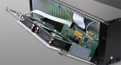 LANTIME M3000 finns med Active Cooling Module (ACM) med redundanta fläktar och integrerad temperatur och status övervakning